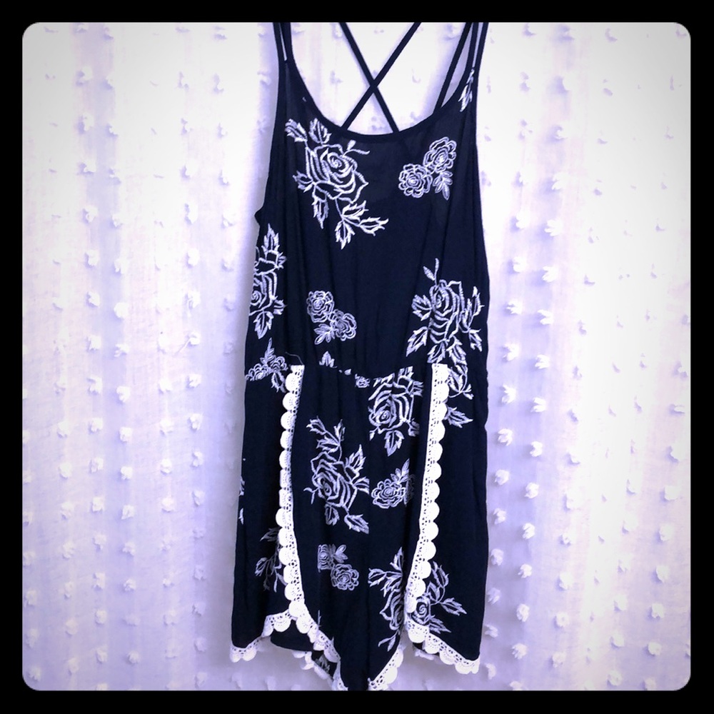 NWT navy floral romper sz XL, Sequin Hearts